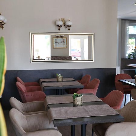 Hotel Forras Komárom Dış mekan fotoğraf