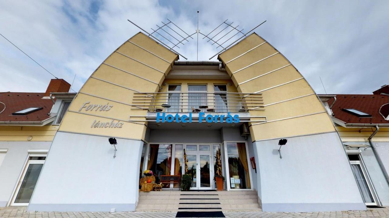 Hotel Forras Komárom Dış mekan fotoğraf