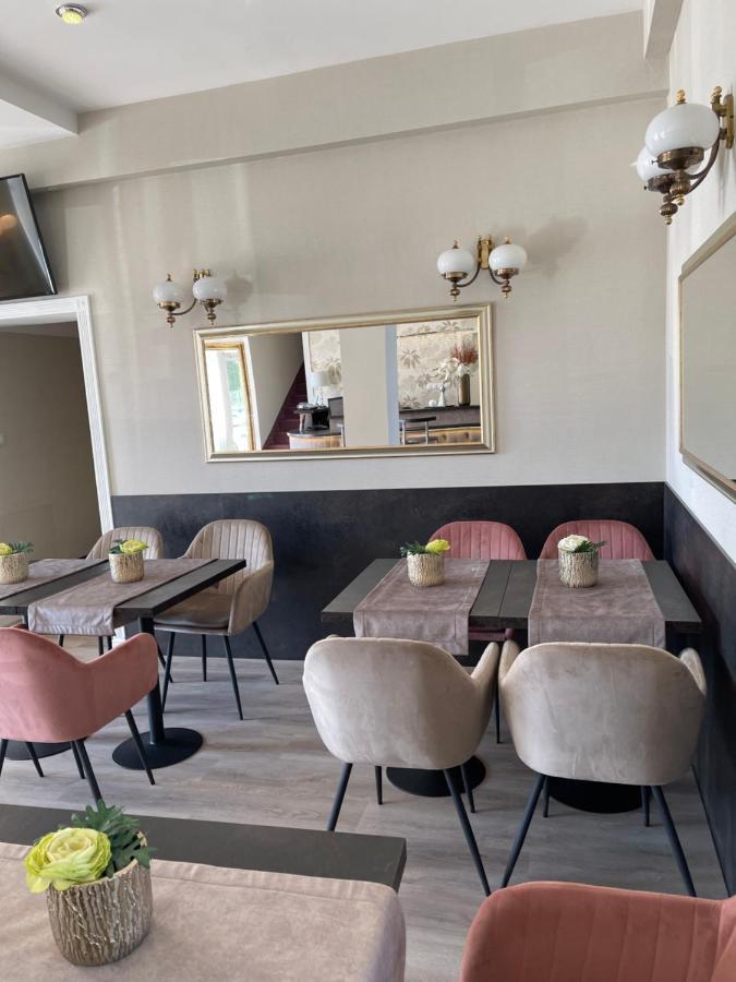 Hotel Forras Komárom Dış mekan fotoğraf