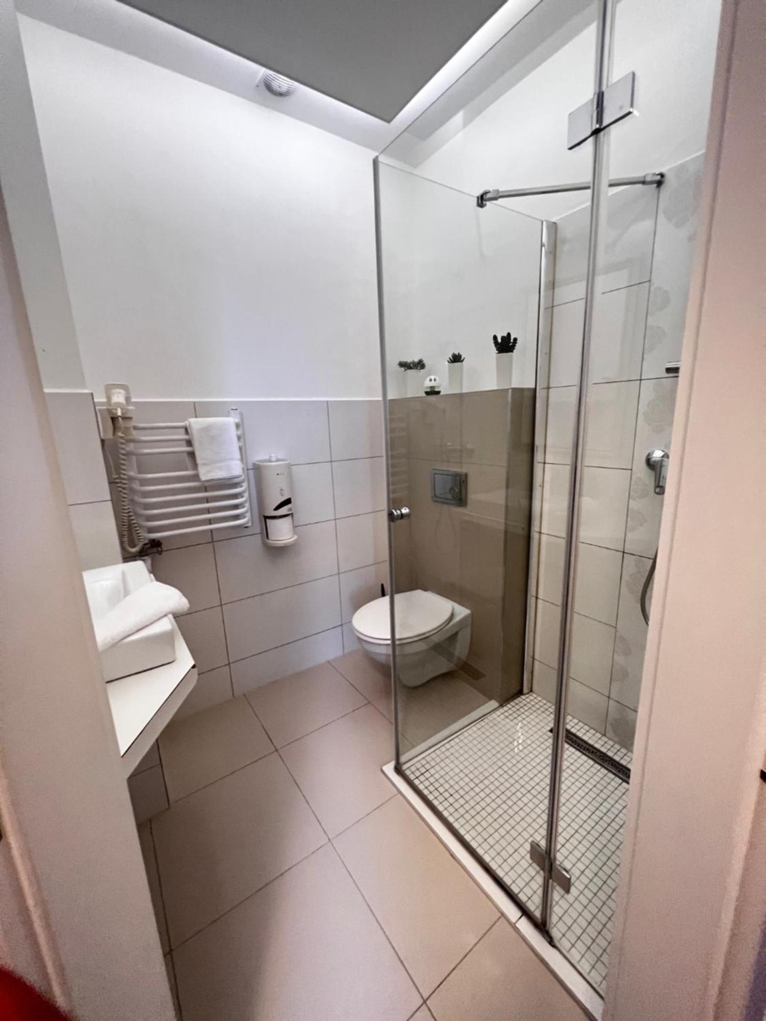 Hotel Forras Komárom Dış mekan fotoğraf
