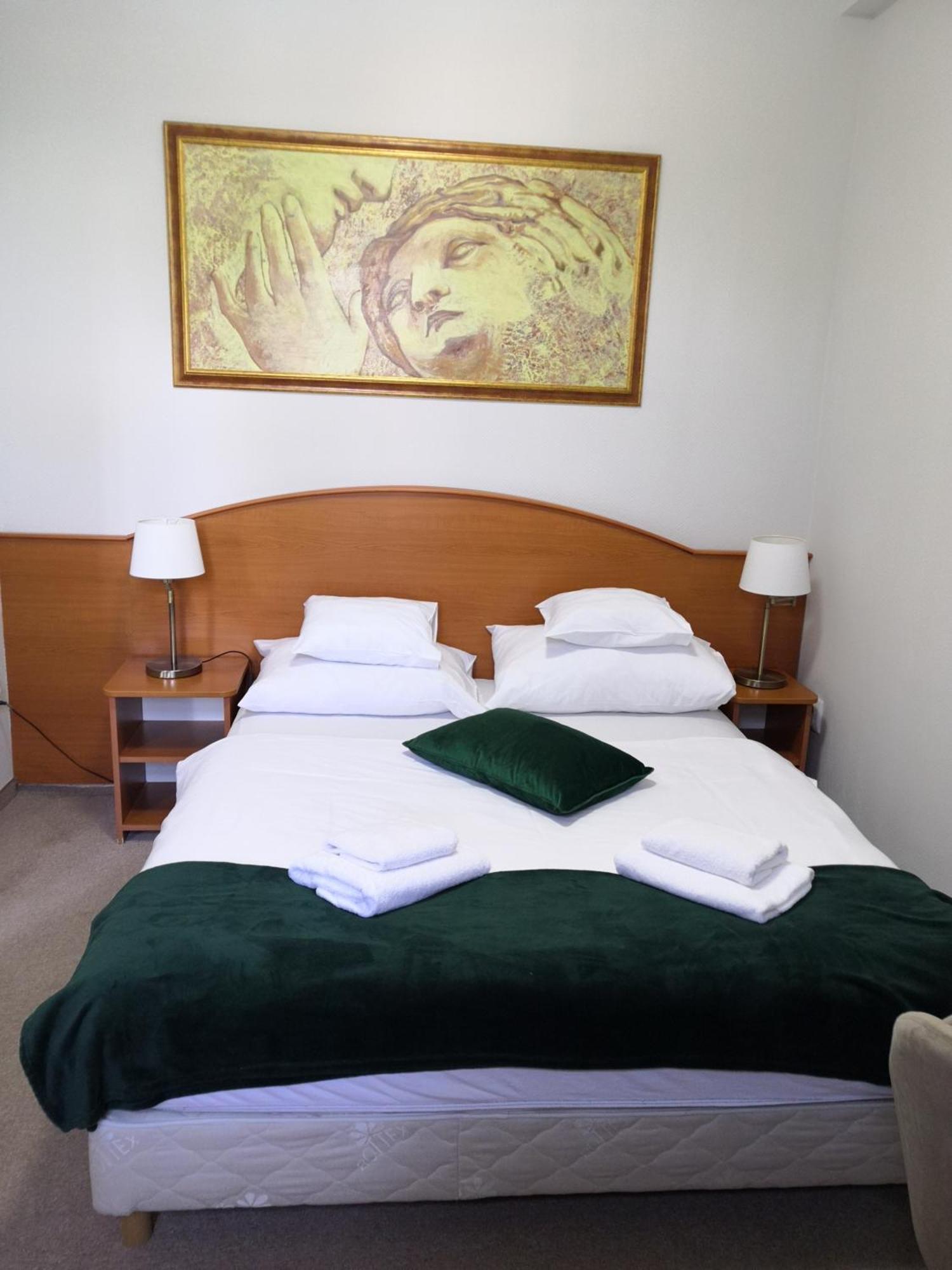 Hotel Forras Komárom Dış mekan fotoğraf