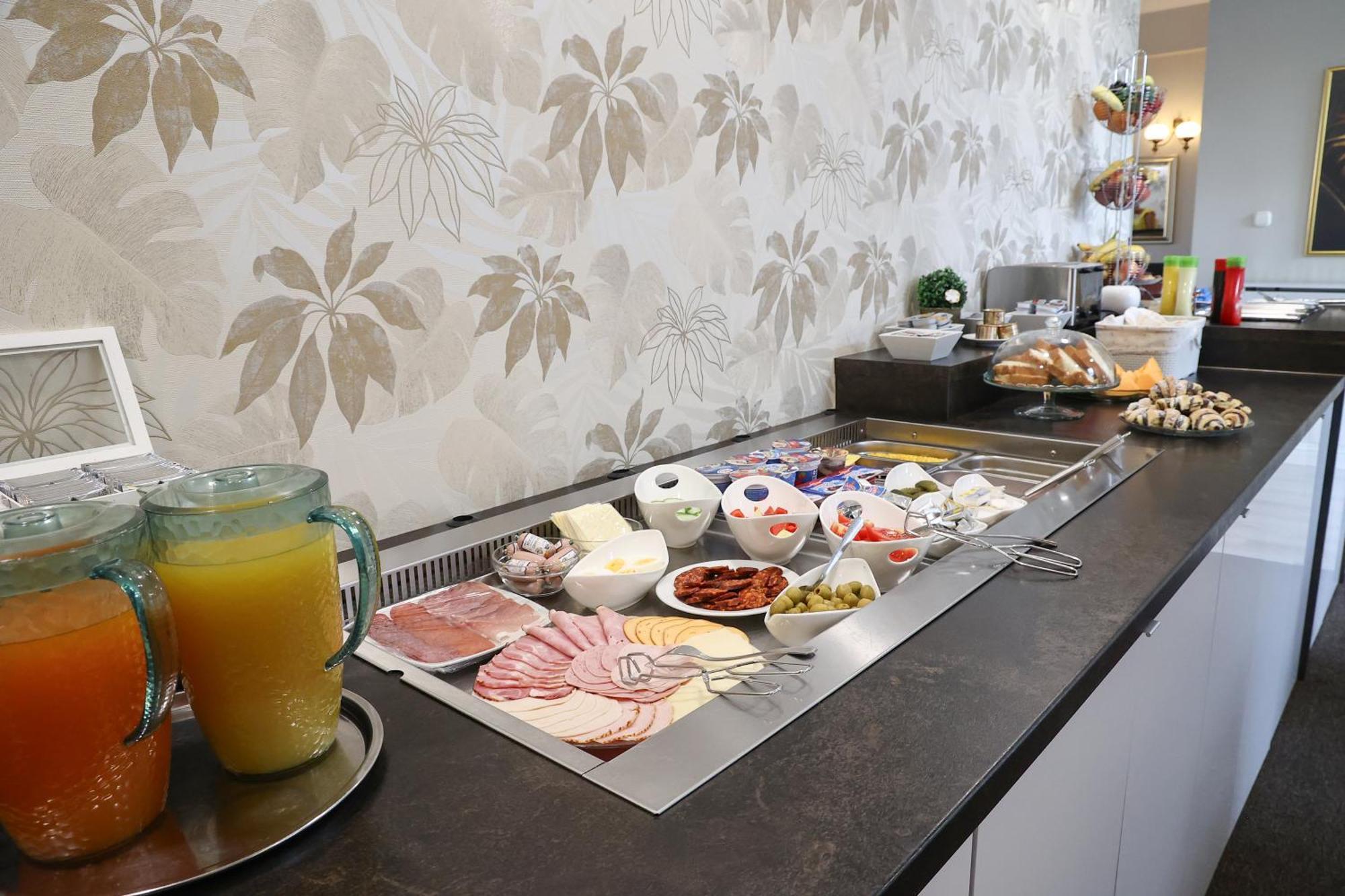 Hotel Forras Komárom Dış mekan fotoğraf