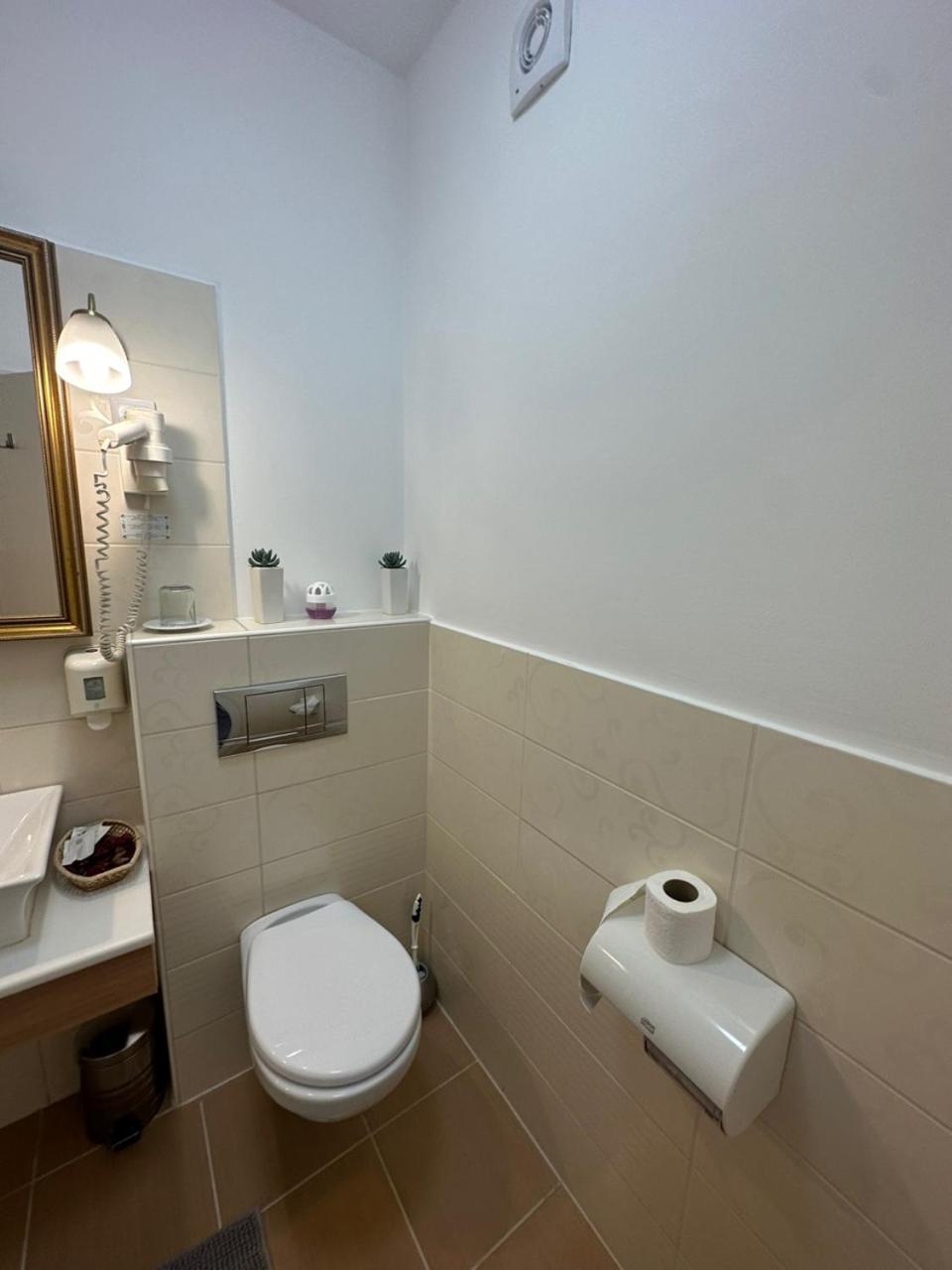 Hotel Forras Komárom Dış mekan fotoğraf