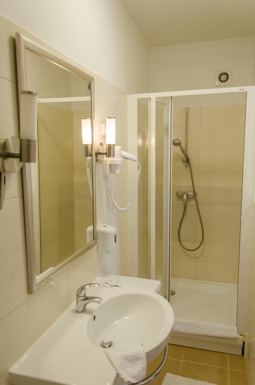 Hotel Forras Komárom Dış mekan fotoğraf