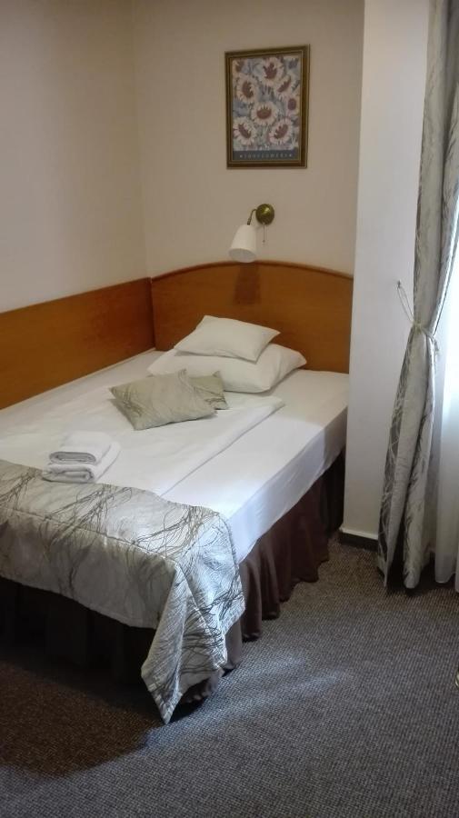 Hotel Forras Komárom Dış mekan fotoğraf